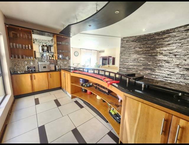 6 BEDROOM HOUSE FOR SALE IN BLUE SADDLE RANCHES